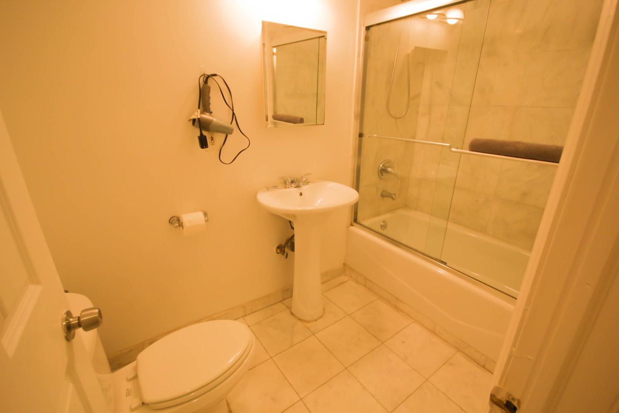 Studio Plus - One-Bedroom Apt Нью-Йорк Номер фото